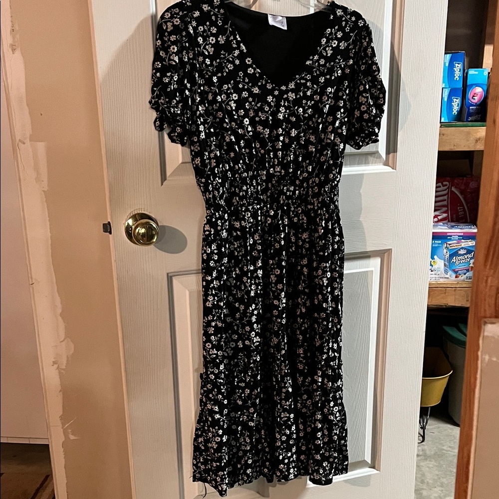Siren Lily Black and White Floral Midi Dress